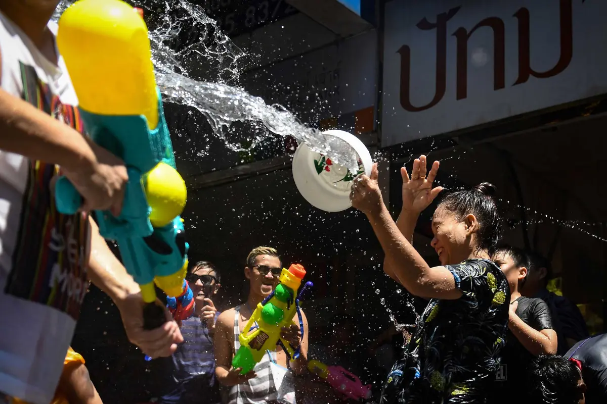 Perang Air di Festival Songkran