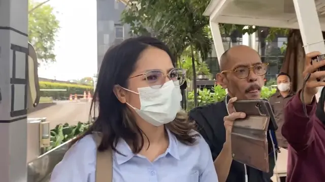 Komisi Pemberantasan Korupsi (KPK) memanggil Windy Yunita Bastari Usman alias Windy Idol untuk dimintai keterangan atas kasus Tindak Pidana Pencucian Uang (TPPU) (Liputan6.com/Ady Anugrahadi)