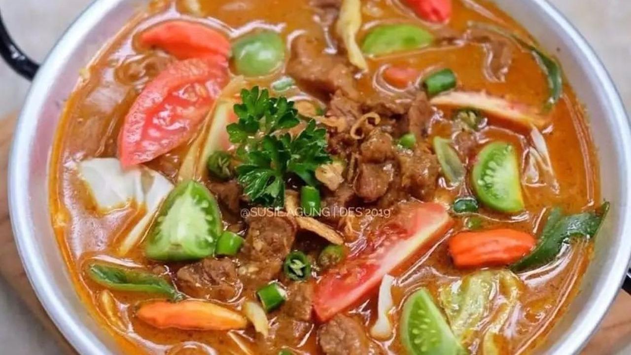 <b>1. Tongseng Daging Sapi Kuah Merah</b><br>