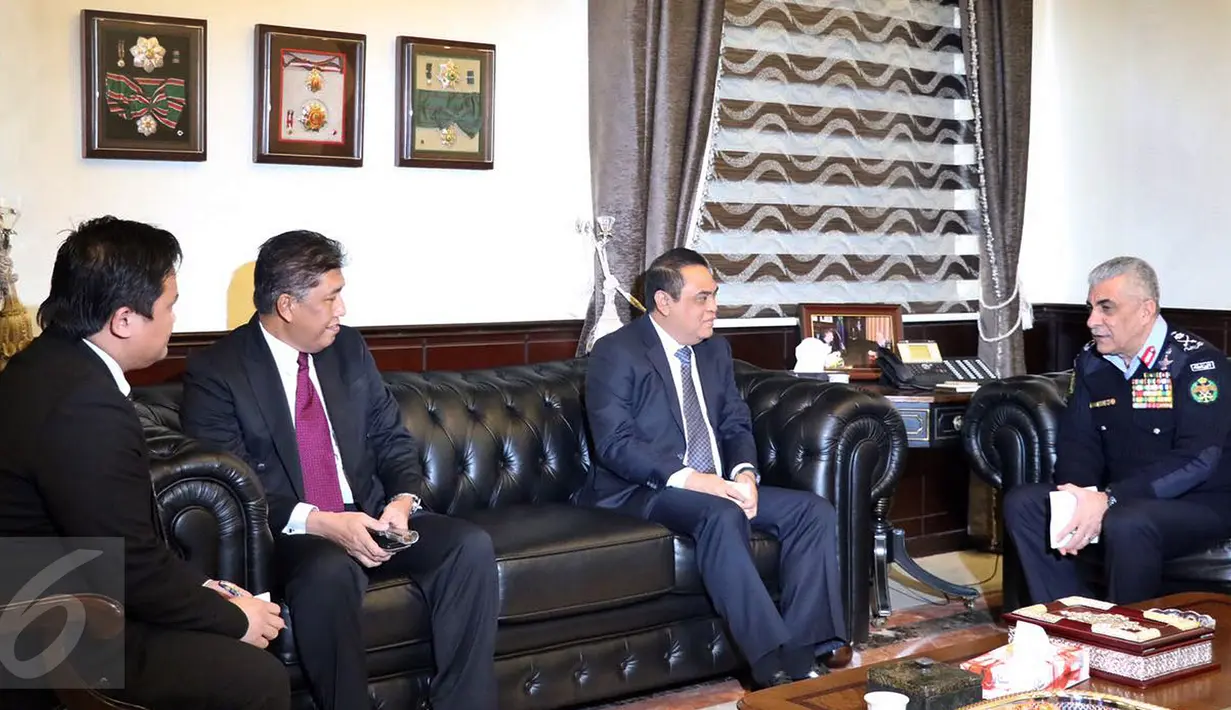 Suasana pertemuan Wakapolri dengan Kepala Public Security Departement (PSD) Kerajaan Jordania guna membahas kerjasama keamanan antara Indonesia dengan Jordania dalam pencegahan terorisme di kedua negara, Jordania, Rabu (18/1). (Liputan6.com)