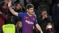 Langkah Pique juga diikuti oleh Sergi Roberto. Sergi mengaku tetap ingin bertahan di Camp Nou meski keuangan klub sedang tidak baik. Hal tersebut mendasari alasannya untuk mau menandatangani kontrak dua tahun dengan gaji yang dipangkas. (Foto: AFP/Lluis Gene)