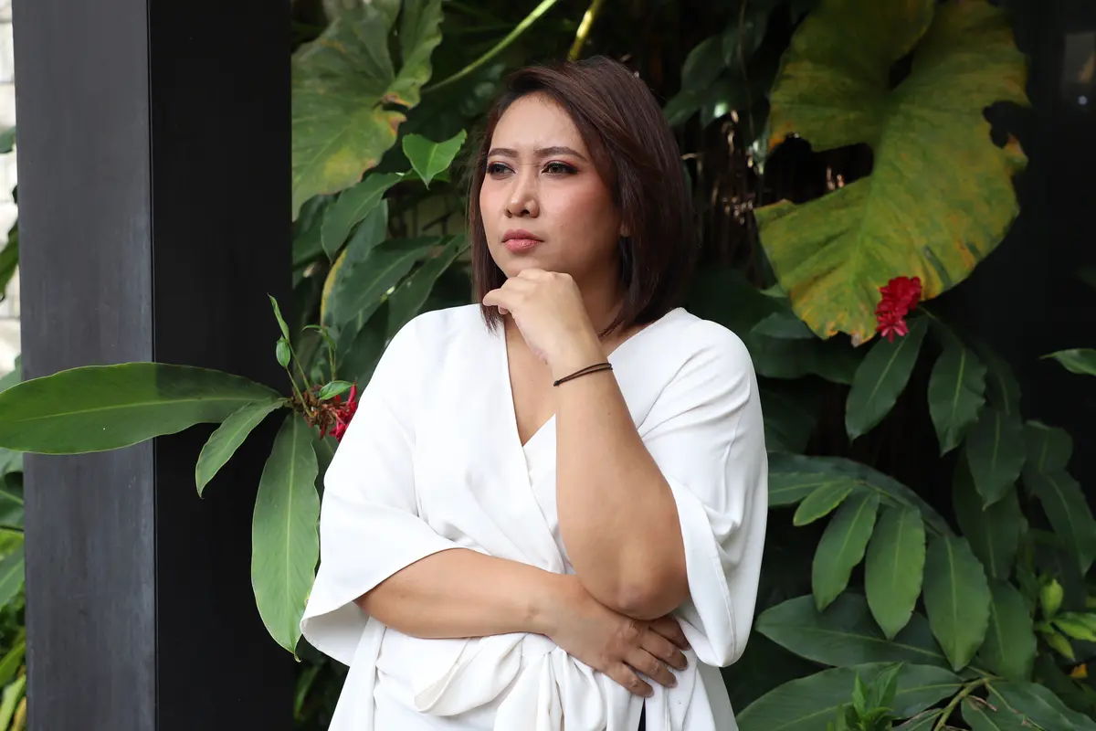 Ilustrasi wanita mengendalikan emosi