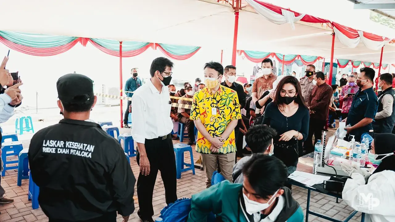 Rieke Diah Pitaloka Dorong Vaksinasi Pasar Tradisional dan Ritel-UMKM