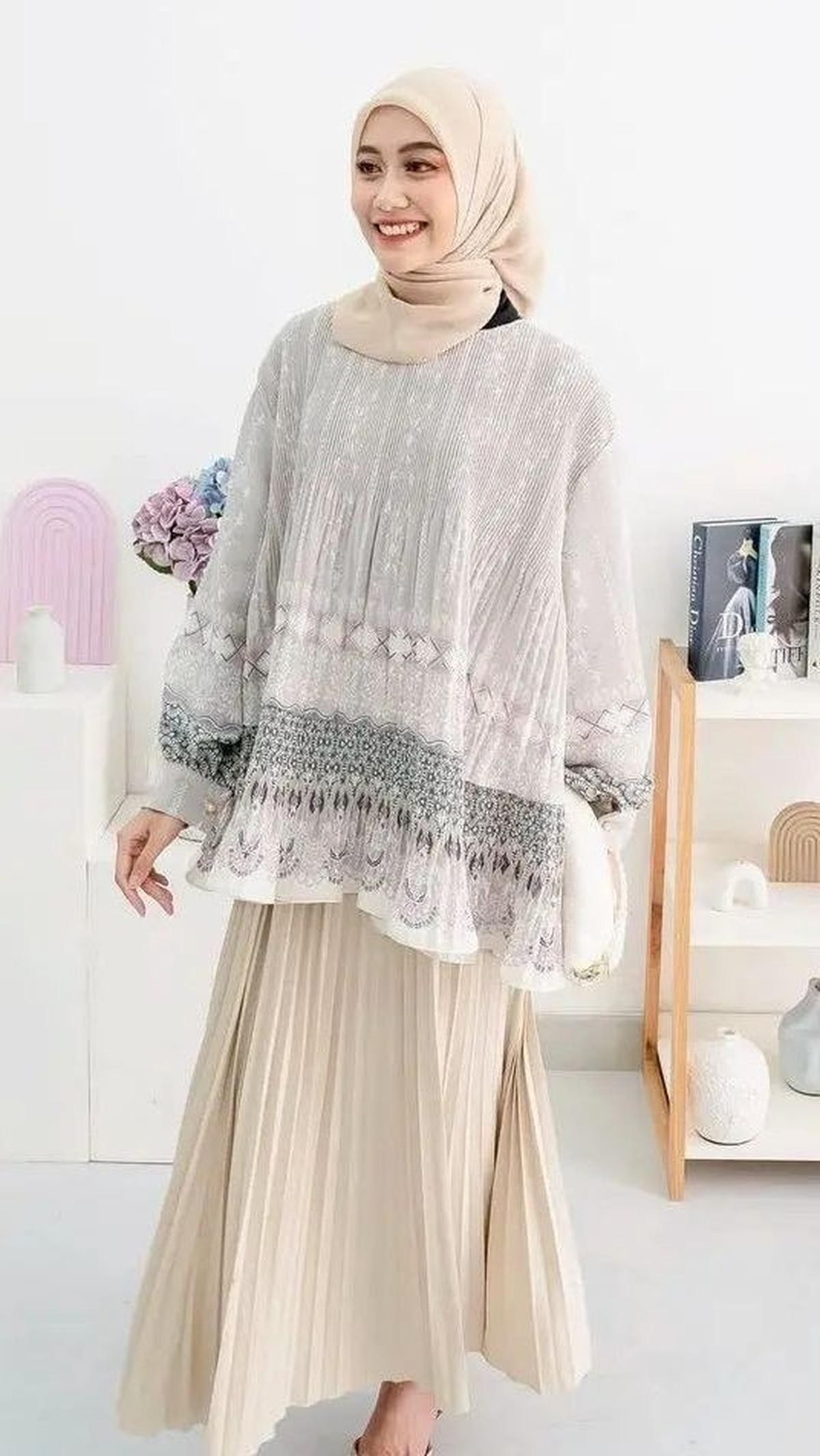 Tunik Plisket Bermotif, Sederhana namun Tetap Modis<br>