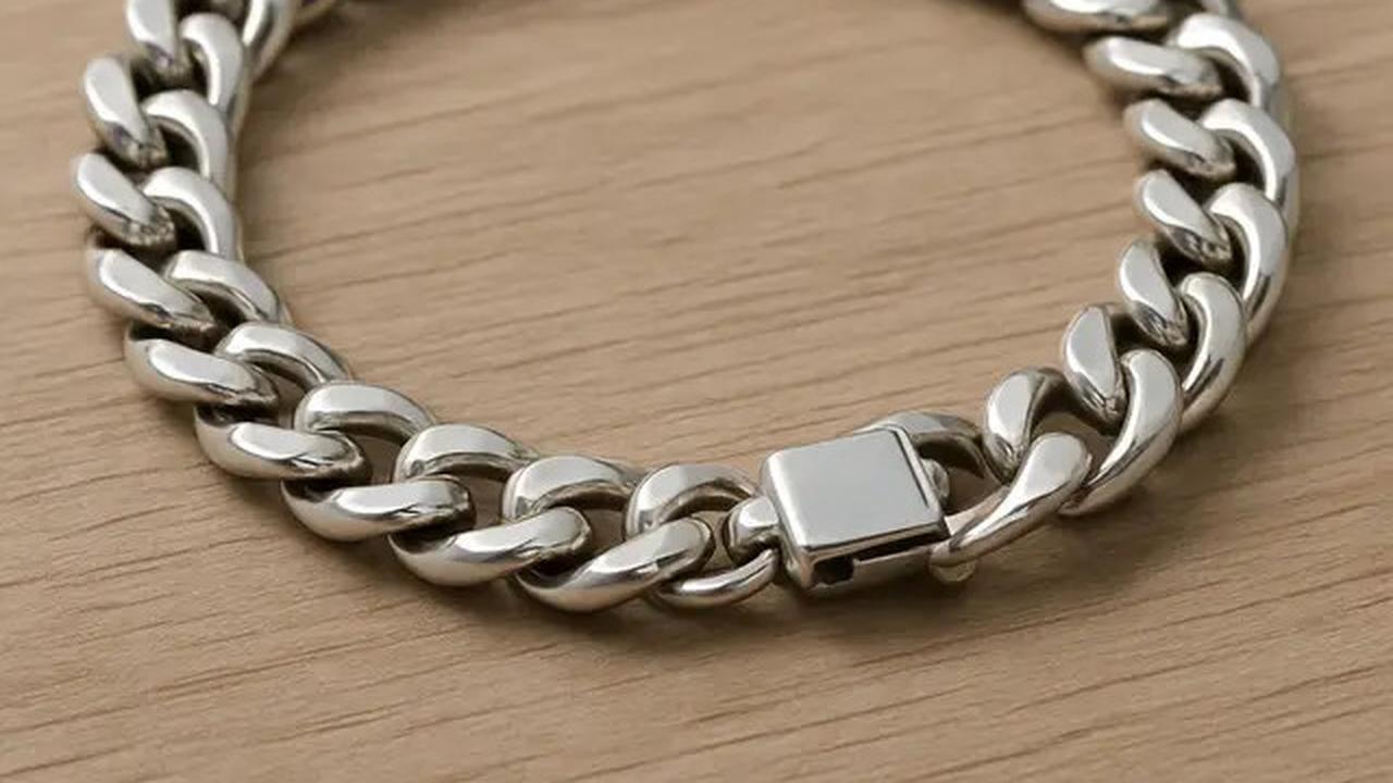 7 Model Gelang Perak yang Timeless, Tetap Stylish Meskipun Tren Mode Berubah