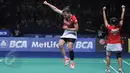 Ganda putri Indonesia Greysia Polii dan Nitya Krishinda Maheswari melaju ke final Indonesia Open Superseries Premier 2015 usai mengalahkan ganda wanita Tiongkok, Yu Yang dan Zhong Qianxin, Jakarta, Sabtu (6/6/2015). (Liputan6.com/Herman Zakharia)