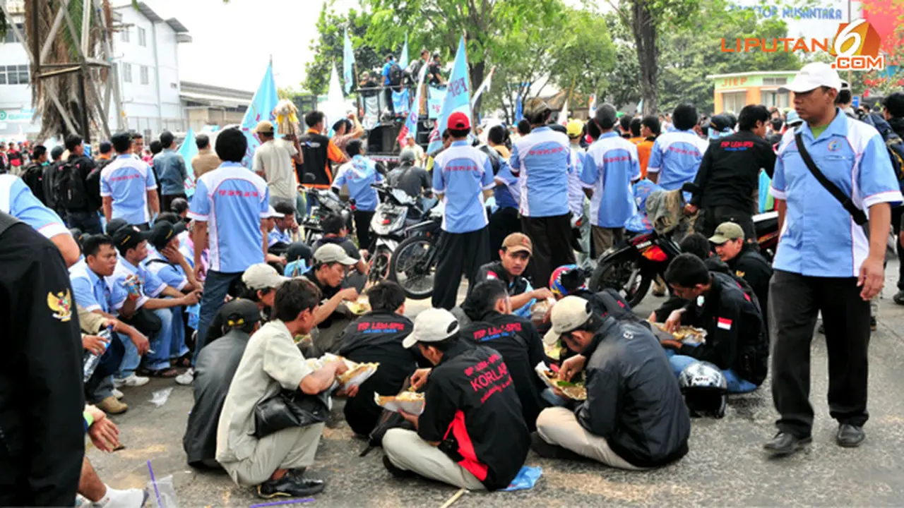 demo-buruh-2-131028-b.jpg