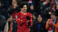 Takumi Minamino selebrasi dalam duel Liverpool versus Leicester City pada perempat final Carabao Cup 2021/2022 di Anfield, Kamis (23/12/2021). (AFP/Oli Scarf)