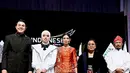 aksesori berupa anting gantung juga berhasil menghadirkan gaya yang begitu sempurna. (Foto: Instagram/ Selvi Ananda)