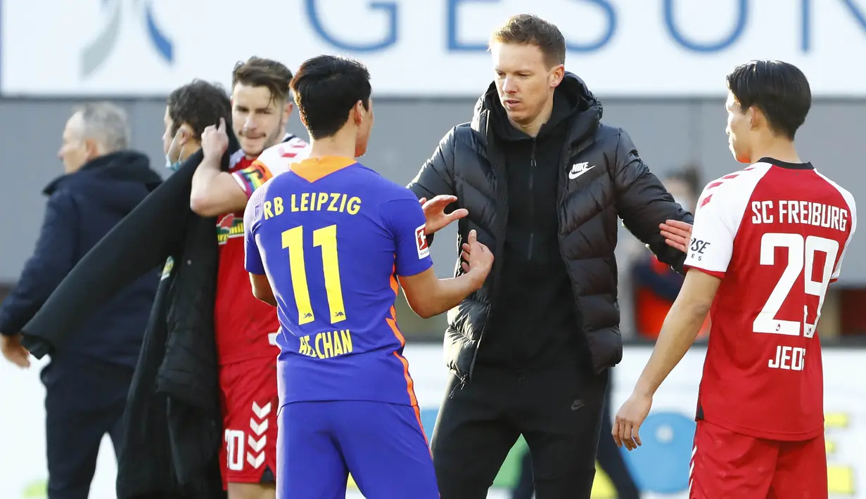 Pelatih Modern - Saat menangani Hoffenheim, Nagelsmann mengadopsi teknologi modern dalam pelatihan tim. Dia menggunakan drone dan kamera untuk merekam permainan serta menjadi bahan evaluasi timnya. (AFP/Ralph Orlowski)