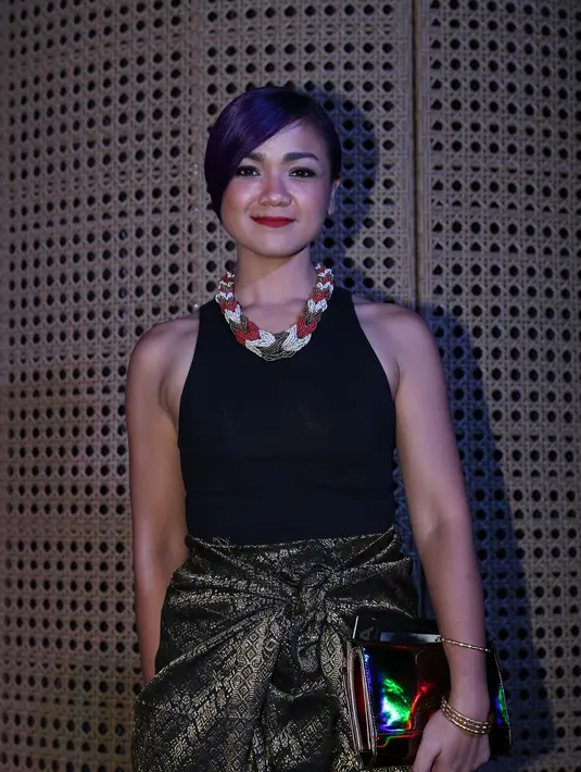 Wanita kelahiran Antananarivo, Madagaksar, 12 Maret 1980 ini mengajak anak mengerti sejarah, budaya dan tradisi Indonesia yang menurutnya juga bagian dari pelajaran nonformal di luar sekolah. (Andy Masela/Bintang.com)