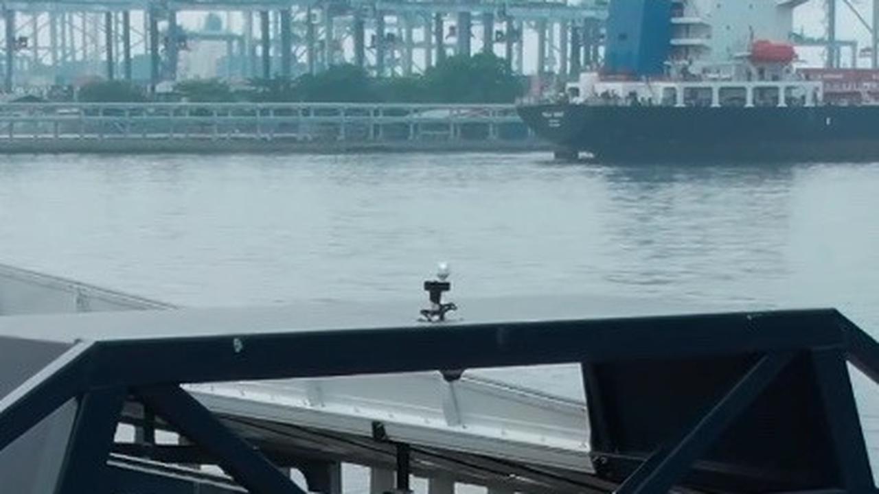 Neon Moon II dengan nama Interceptor 020 akan disumbangkan ke Indonesia dan ditempatkan di Sungai Cisadane. Aksi mulia Coldplay ini banyak direspons publik dengan baik. Mereka berharap Coldplay dapat menggerakkan musisi besar lain untuk peduli lingkungan.