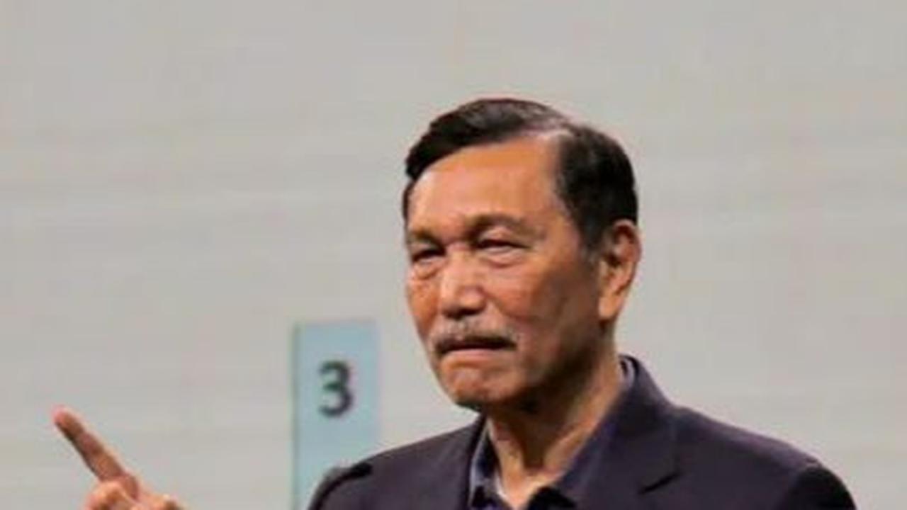 Menko Luhut ke Tom Lembong: Anda Jangan Geer Kasih Note ke Ayahnya Mas Gibran, Ibu Retno Banyak yang Kasih