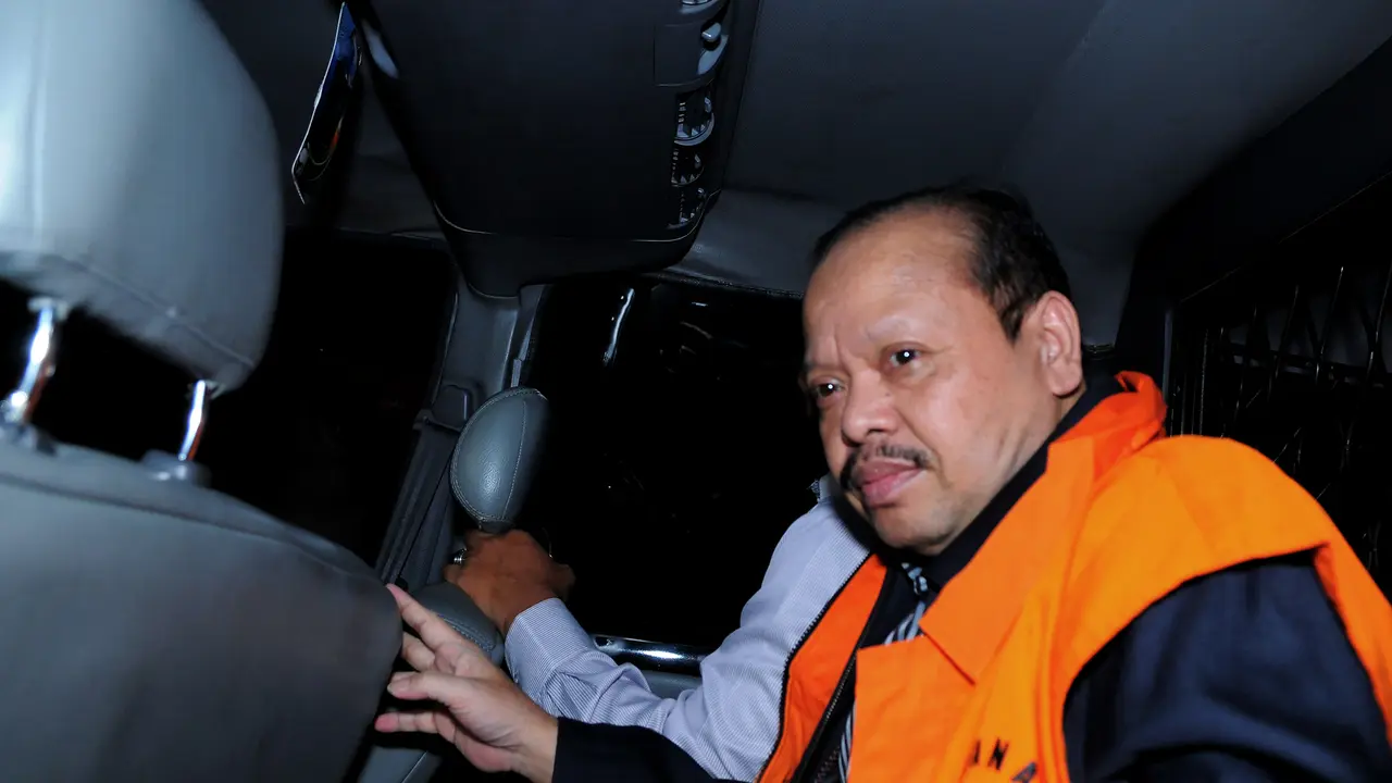 Sutan Bhatoegana ditahan dan dibawa ke rutan 
