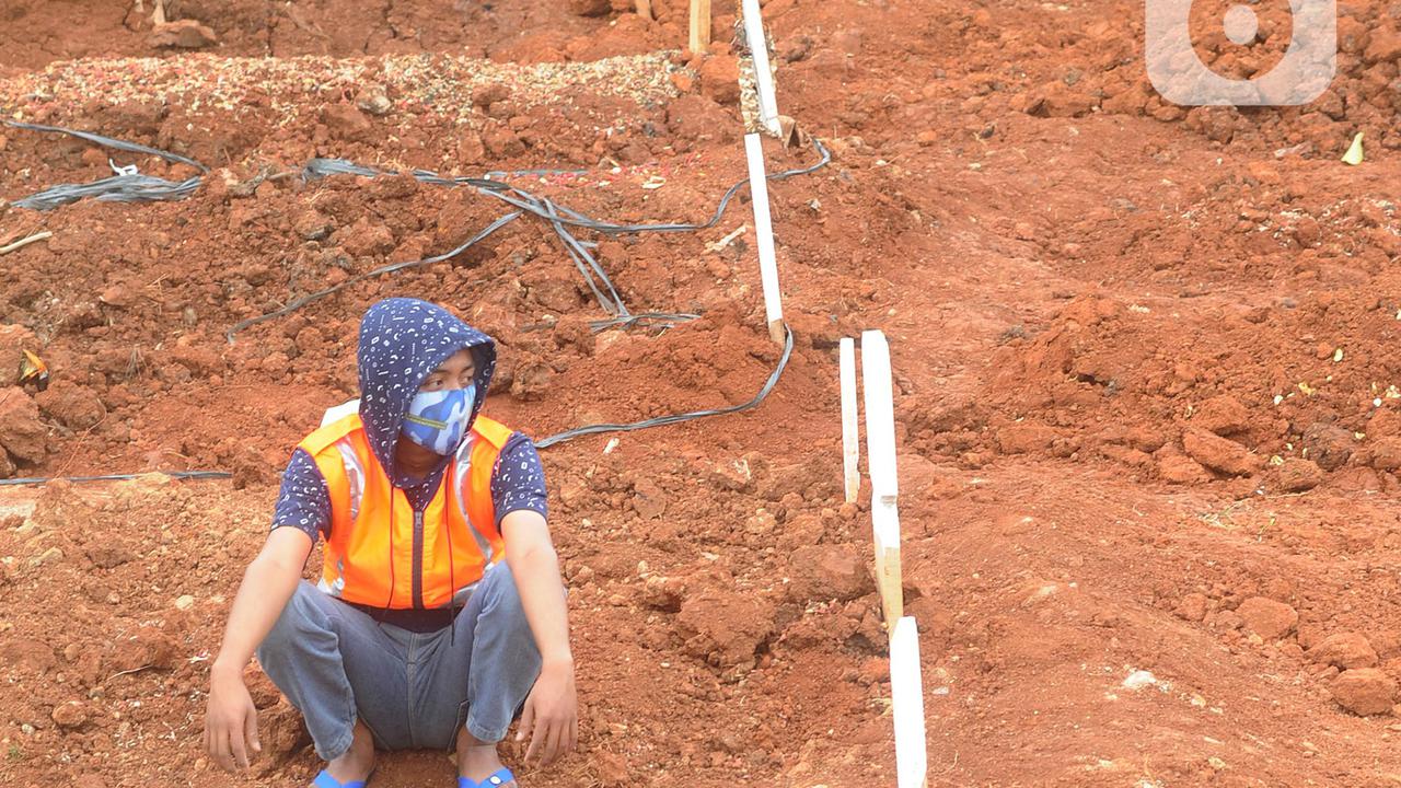 17 Pelanggar PSBB di Tangsel Diberi Hukuman Berdoa di Makam Korban COVID-19