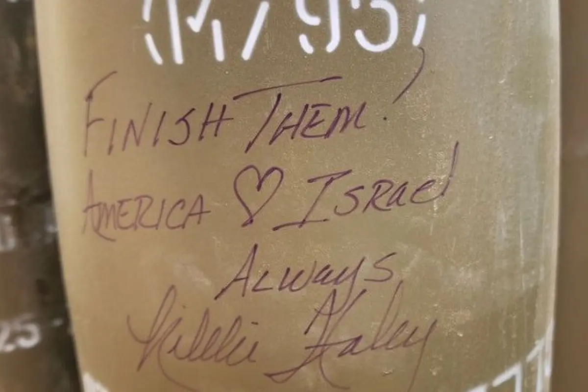 Tulisan Nikki Haley di peluru artileri Israel. (Dok. Instagram/Danny Danon)