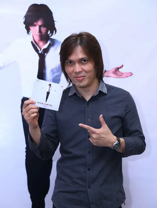 Sebagai musisi, bermusik tentunya sudah menjadi bagian dalam kehidupannya. Seperti itu pula dengan mantan vokalis Dewa 19 tersebut. Jiwa itu pun akhirnya diterjemahkan dalam album yang berisi 12 lagu ini. (Nurwahyunan/Bintang.com)