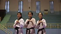 Dari kiri: Defia Rosmaniar, Mutiara Habiba dan Ruhil. Ketiganya merupakan atlet poomsae taekwondo Indonesia di SEA Games 2017. (Liputan6.com/Gempur M Surya)