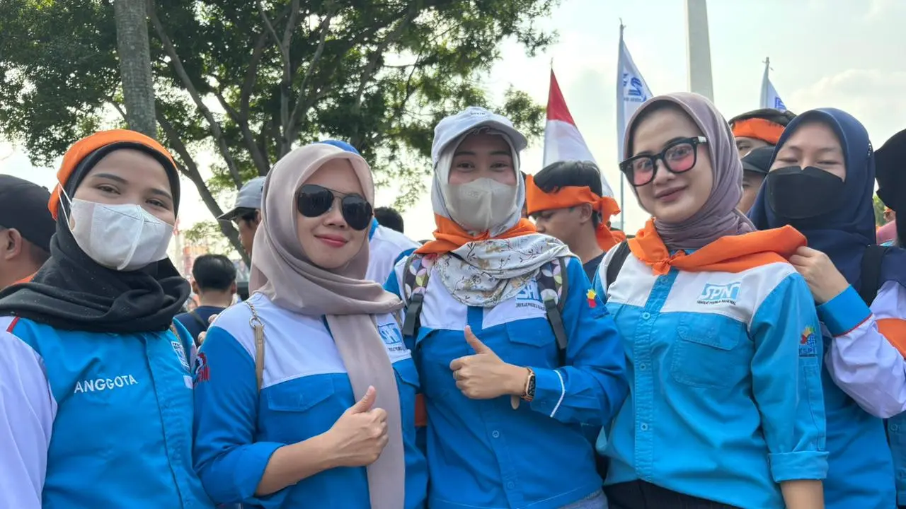 Buruh perempuan di Hari Buruh Internasional 2025 atau May Day di kawasan Monas.