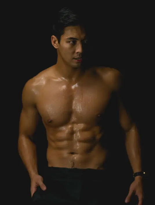 Namanya yang cukup di kenal di Hollywood tersebut pun membuatnya terus berkiprah di dunia hiburan. (instagram/yoshi_sudarso)