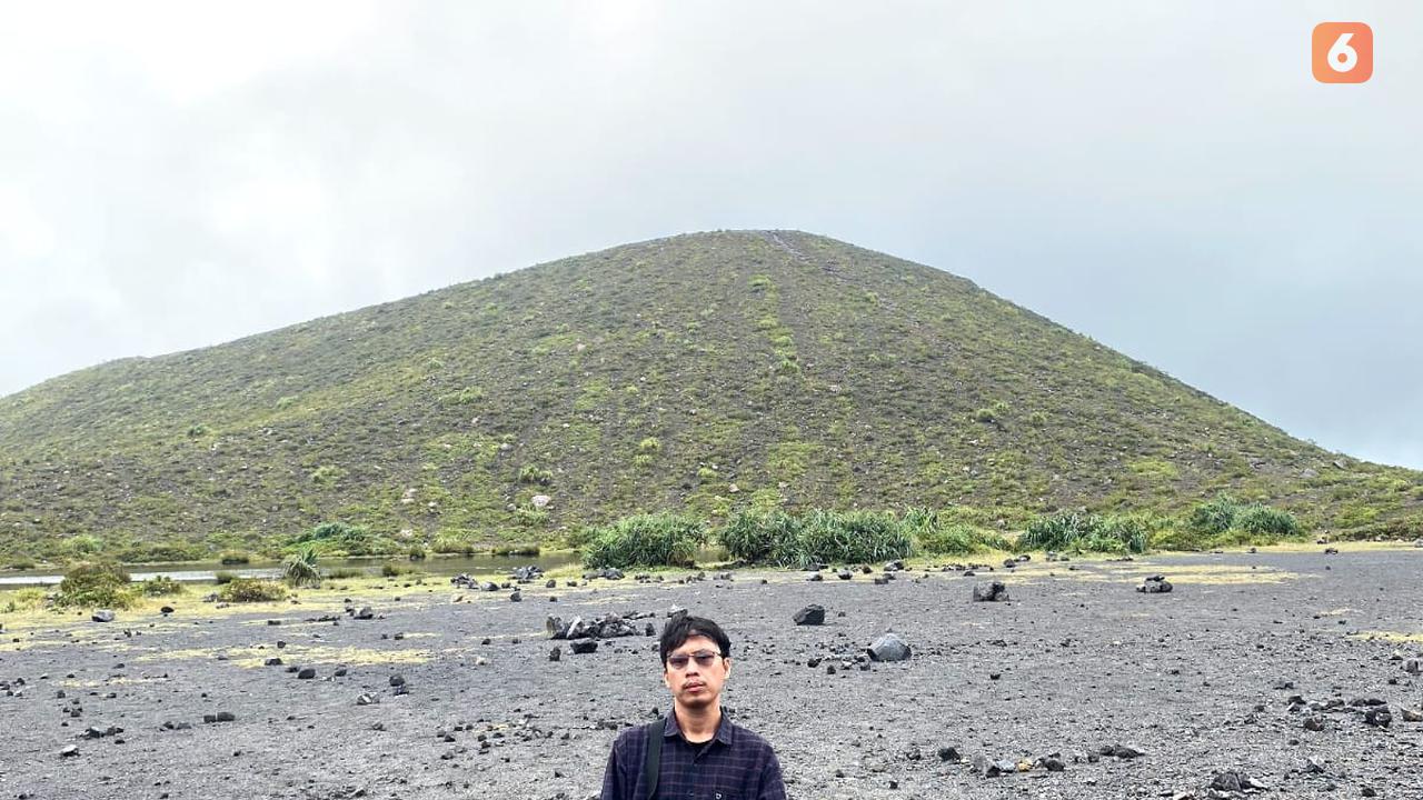 Potret Akhmardiansa di Salah Satu Bukit di Sumatera