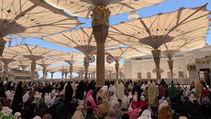 Jemaah haji Indonesia beribadah di Masjid Nabawi, Madinah, sebelum digeser ke Makkah. (dok. Media Center Haji 2026)