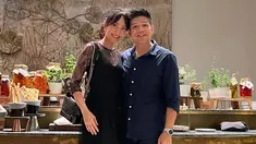 Merayakan anniversary pernikahan ke-14, Artika Sari Devi membagikan momen romantis di unggahan Intagram-nya. Dalam keterangan, Puteri Indonesia 2004 ini menuliskan "Selamat 14 tahun Bersama Bebe sayang". Tersemat pula bahwa keduanya menjadi salah satu pasangan artis teradem ayem. (Liputan6.com/IG/@artikasaridevi)