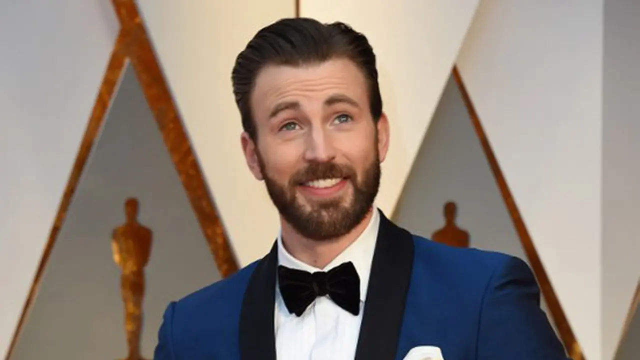 [Bintang] Scarlett Johansson dan Chris Evans
