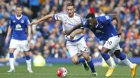 Nemanja Matic and Everton's Romelu Lukaku in action Reuters / Andrew Yates