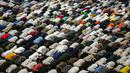 <p>Umat muslim melaksanakan sholat Jumat terakhir pada Ramadhan 1443 H di Masjid Istiqlal, Jakarta, Jumat (29/4/2021). Berdasarkan hisab, Hari Raya Idul Fitri jatuh pada 2 Mei 2022 sementara pelaksanaan rukyatul hilal (melihat posisi bulan) akan dilakukan sehari sebelumnya. (Liputan6.com/Faizal Fanani)</p>
