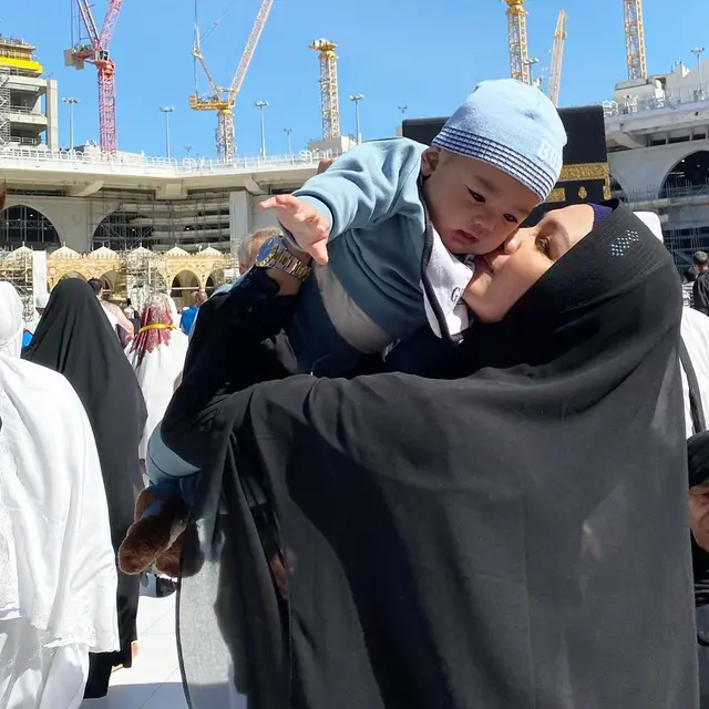 Potret Kebersamaan Fitri Salhuteru dan Anak Nikita Mirzani, Dekat Banget