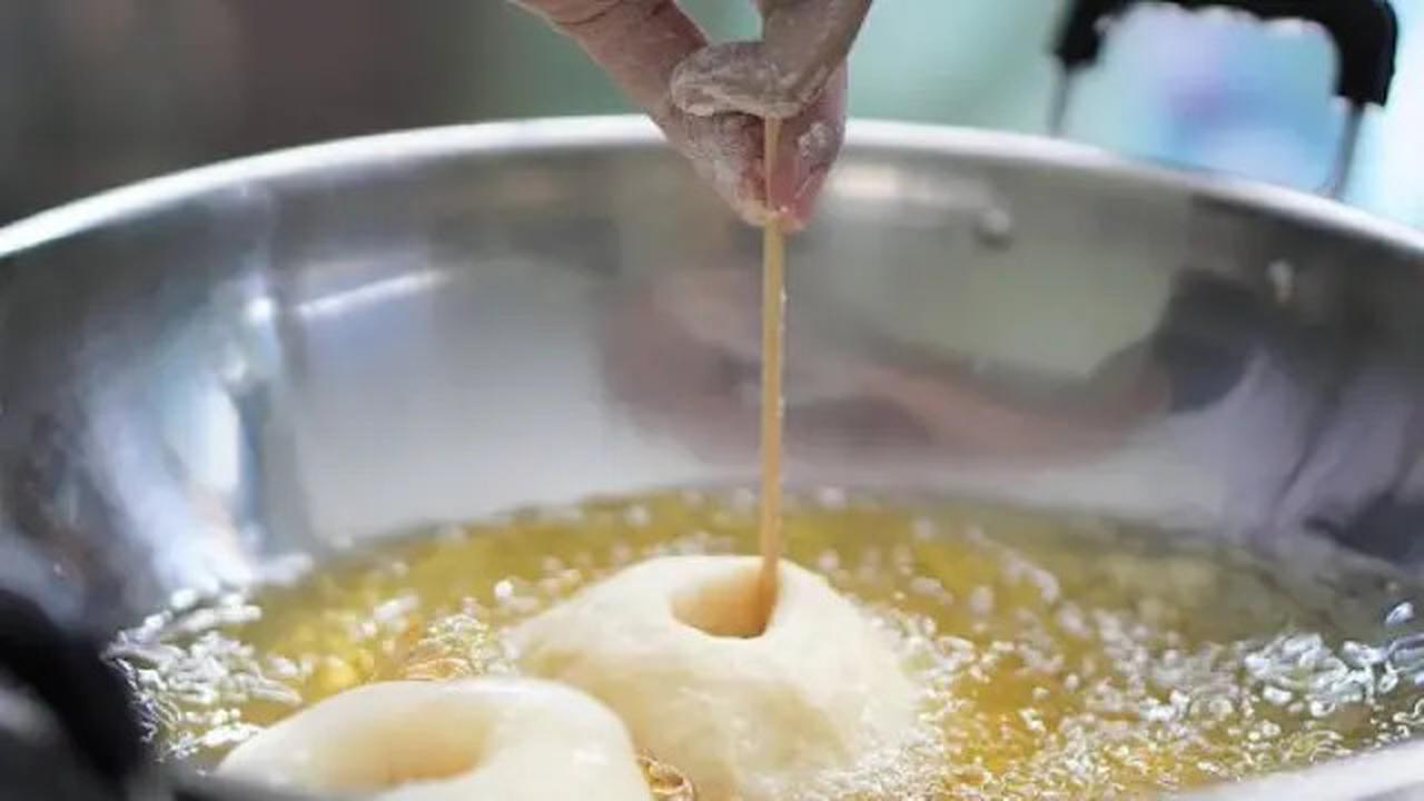 Apa Itu Minyak Beku? Cocok untuk Goreng Donat agar Tidak Berminyak