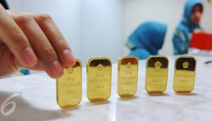 Sedangkan harga buyback emas atau pembelian kembali, naik Rp 1.000 menjadi Rp 525 ribu per gram, Jakarta, Senin (10/10). Itu artinya jika anda menjual emas, maka Antam akan membayar Rp 525 ribu per gram. (Liputan6.com/Angga Yuniar)