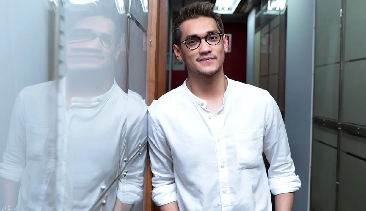 "Aku itu ingin banget bikin album berbahasa Inggris nantinya dengan musisi indie di Inggris yang aku suka," kata Afgan. (Deki Prayoga/Bintang.com)