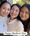 Berbeda dengan Indonesia, Mothers day di Amerika tahun 2022 jatuh pada tanggal 8 Mei. Sherina pun menjadi salah satu aktris Indonesia yang mengucap selamat hari ibu dimomen ini. Yuk intip paras memesona sang ibu.