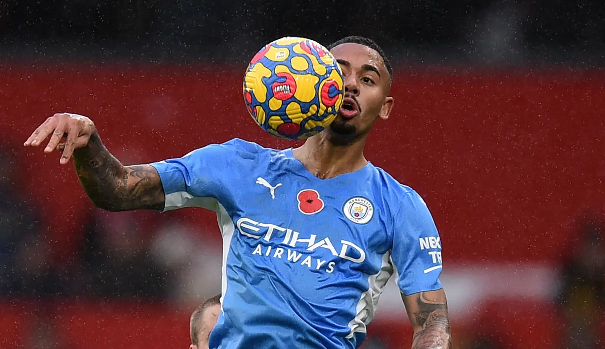 Manchester City tercatat sebagai klub Liga Inggris yang paling banyak menjual pemainnya pada bursa transfer musim panas 2022. The Cityzens sampai saat ini telah melepas 8 pemainnya termasuk Gabriel Jesus, Oleksandr Zinchenko, Pedro Porro, hingga Raheem Sterling. (AFP/Oli Scarff)