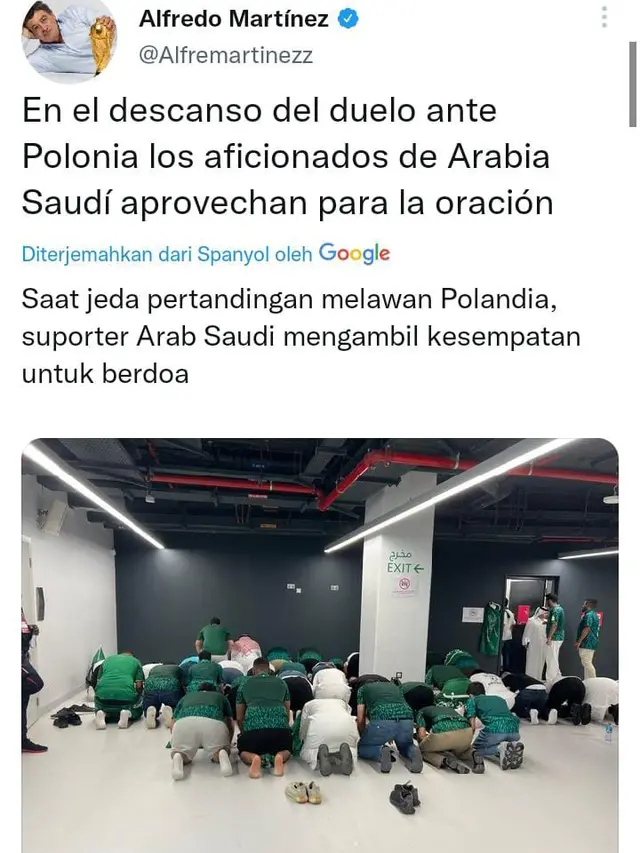 Aksi Suporter Arab Saudi Mencuri Perhatian Saat Melaksanakan Sholat Maghrib Berjamaah