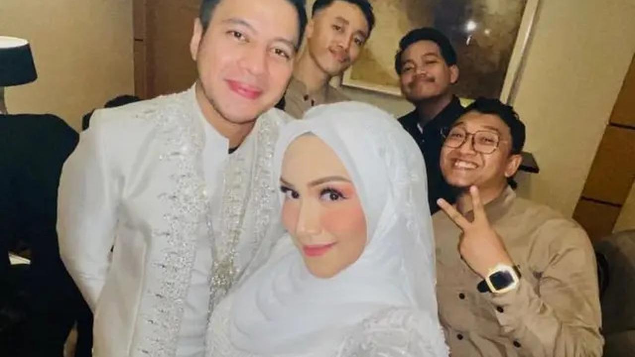 10 Artis Rasakan Tahun Baru 2025 Perdana Sebagai Pasutri, Terbaru Delia Septianti