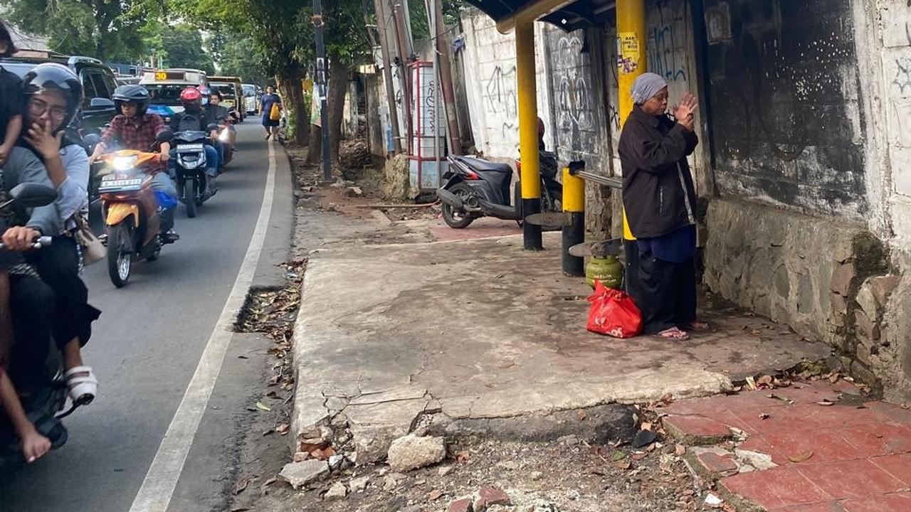 Fasum di Jakbar rusak