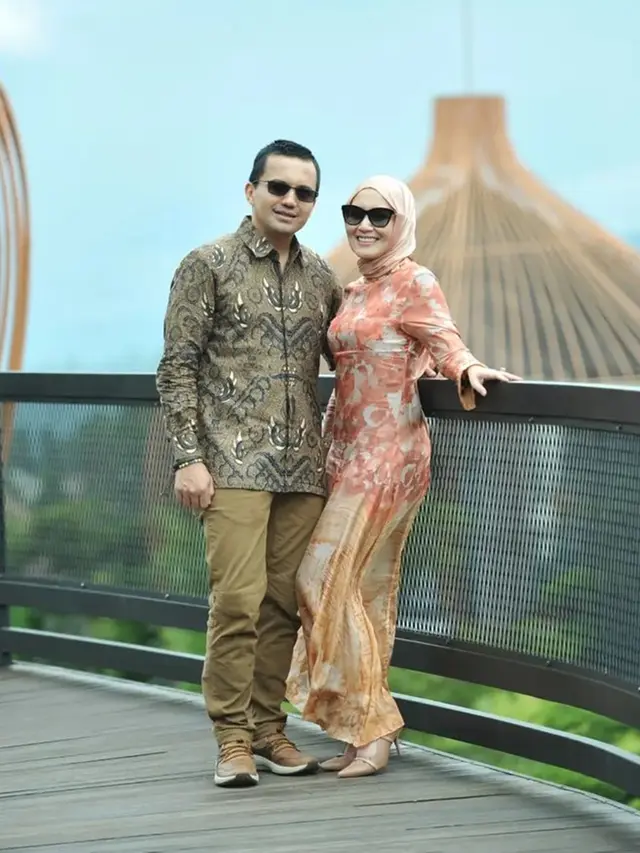 7 Tahun Menduda, Ini Potret Sahrul Gunawan Kondangan Bareng Kekasih Baru