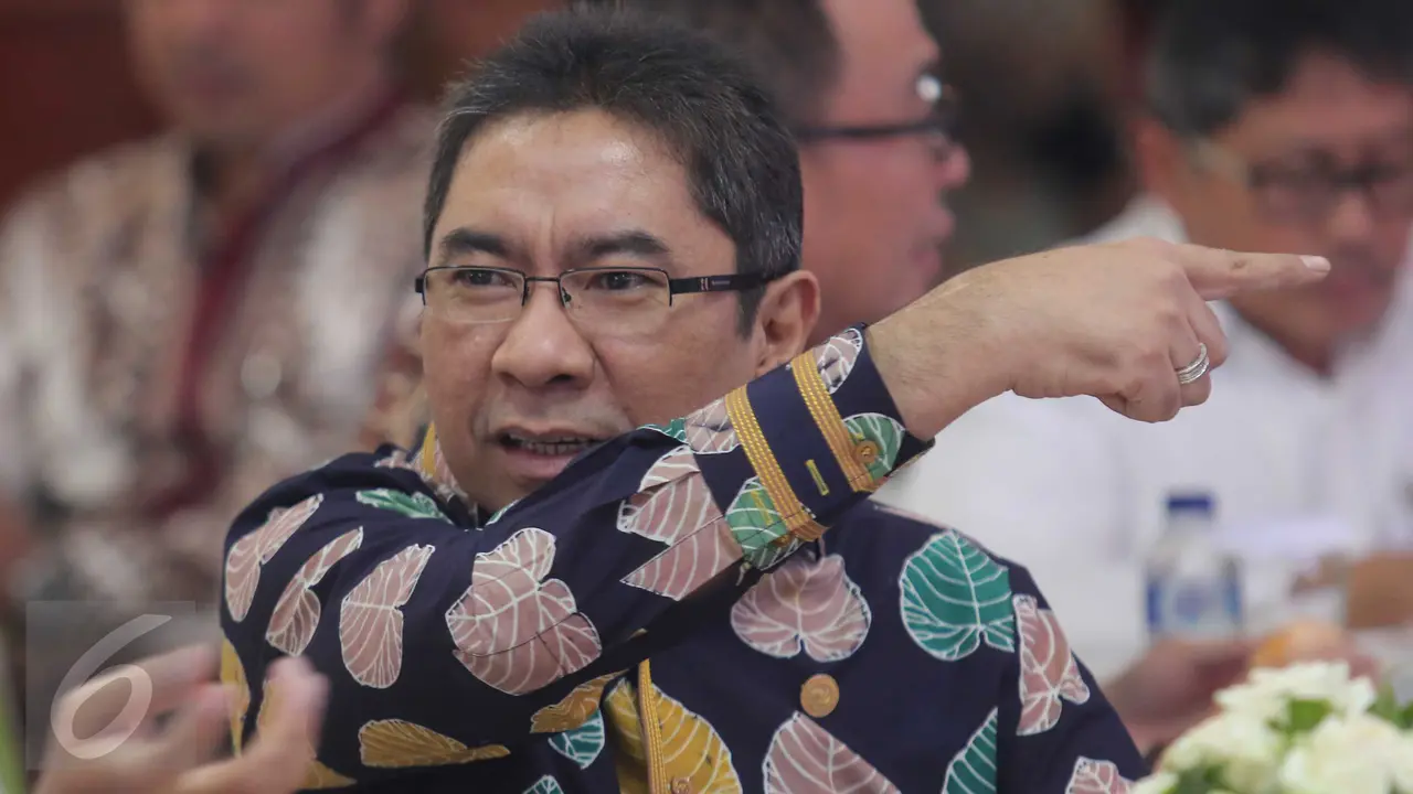  Direktur Utama PT Pelindo II Elvyn G Massasya.