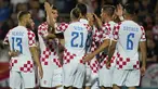 Para pemain Kroasia berselebrasi setelah rekan mereka Andrej Kramaric mencetak gol keempat timnya dalam laga Grup D Kualifikasi Euro 2024 di stadion Rujevica di Rijeka, Sabtu (9/9/2023) dini hari WIB. (AP Photo/Darko Bandic)
