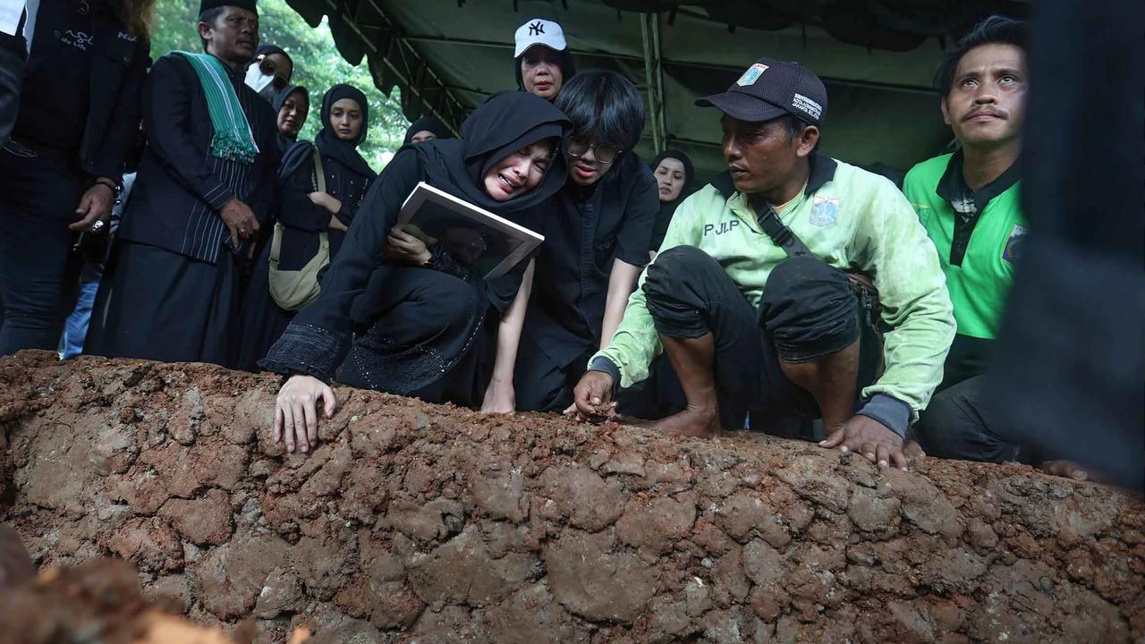 FOTO: Perpisahan Mengharukan Epy Kusnandar Ikon Kang Mus yang Dicintai Publik