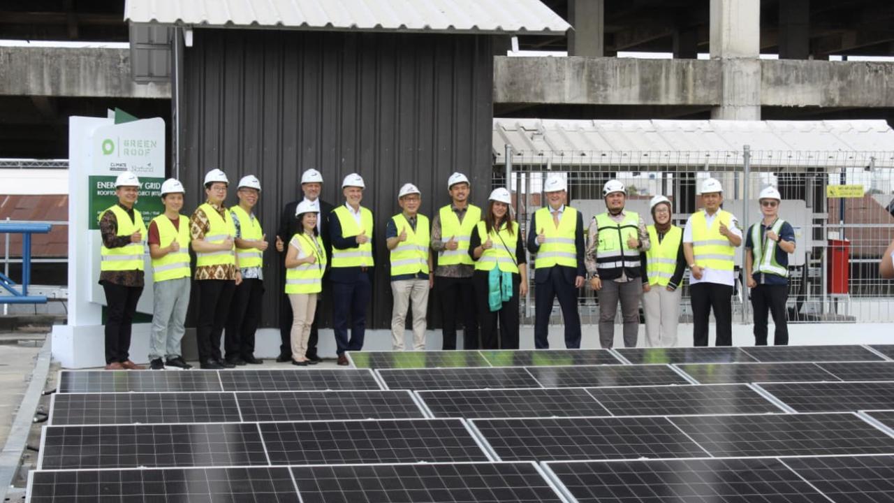IKD Resmikan PLTS Atap 10 MWp di Medan, Produksi Energi Hijau Capai 13 GWh per Tahun