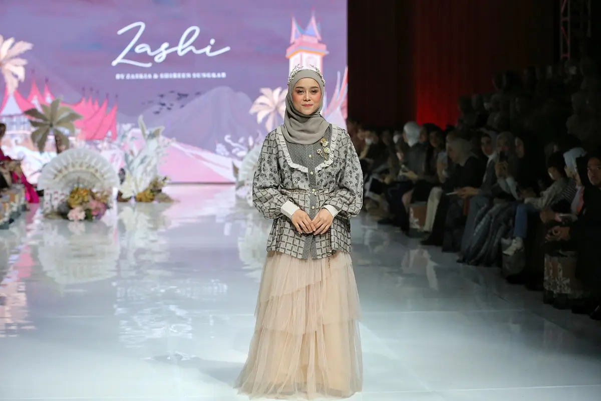 Sambut Ramadan, Zaskia Sungkar-Shireen Sungkar Rilis Koleksi Busana Muslim Bernuansa Tradisional