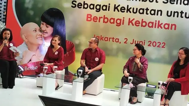 Tak Hanya Uang, Kita Bisa Membantu Para Pejuang Kanker dengan Menyumbangkan Rambut