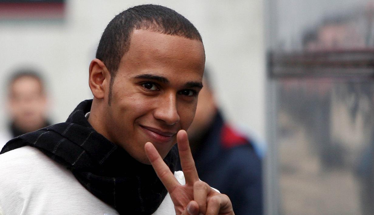 Lewis Hamilton, sempat terkena hukuman penalti saat start di F1 GP Austria 2017. (EPA/Luis Forra)