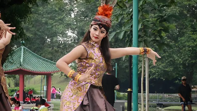 ilustrasi Kisah Inspirasi Yemima Prasetya, Sosok Penari Jawa yang Menjunjung Tinggi Kebudayaan. (instagram/@_miimaa__)