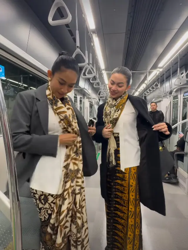 Pesona Ayu Happy Salma dan Ariel Tatum Naik Kereta Jepang, Tampil Eksotis Khas Perempuan Indonesia dengan Kebaya