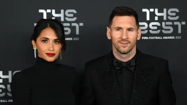 Tampil Kompak, Lionel Messi dan Istri Curi Perhatian di The Best FIFA Football Awards 2022